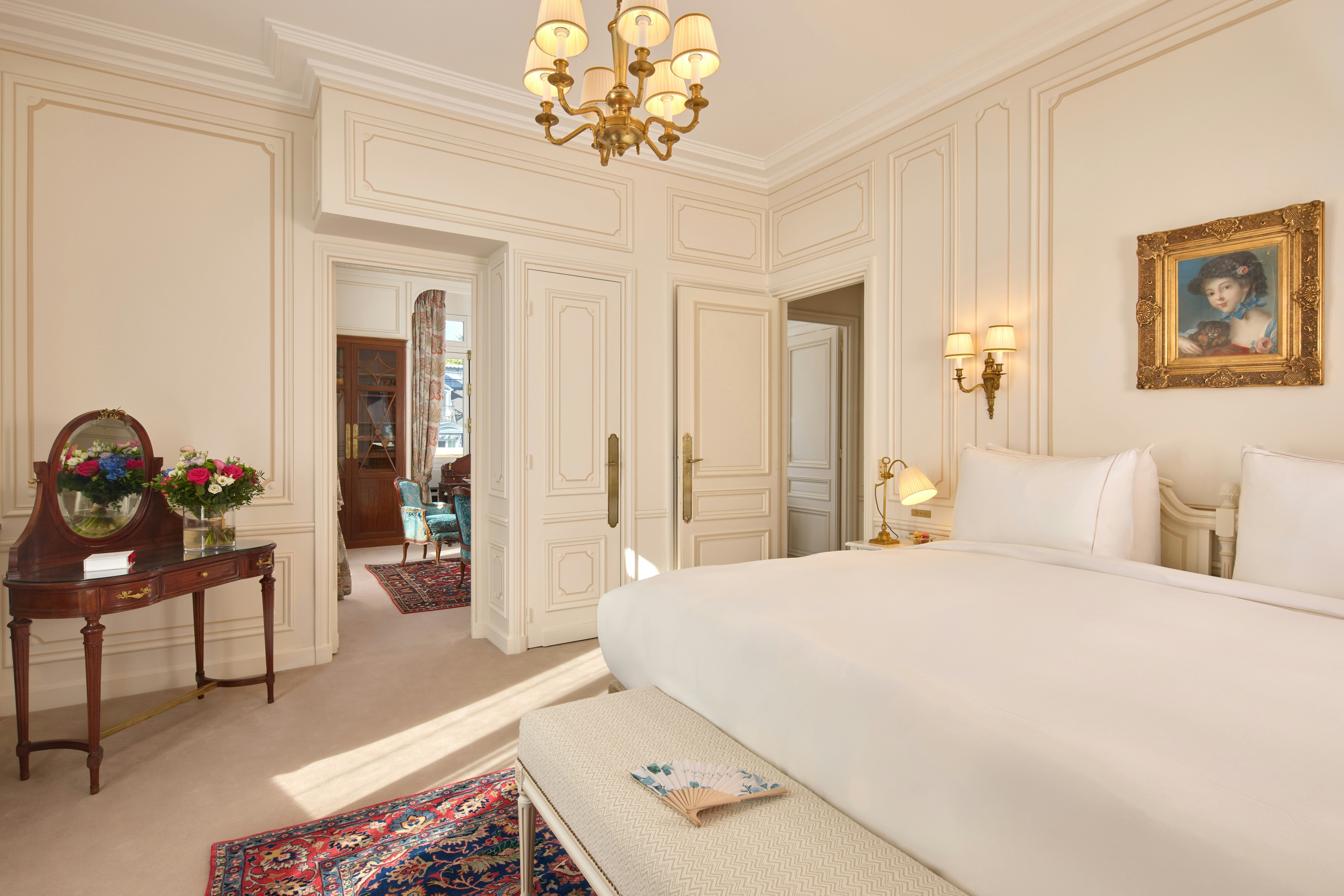 HOTEL RAPHAEL 29/80