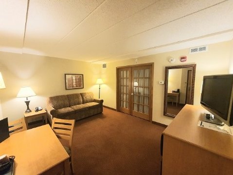 AmericInn by Wyndham Waconia 60/80