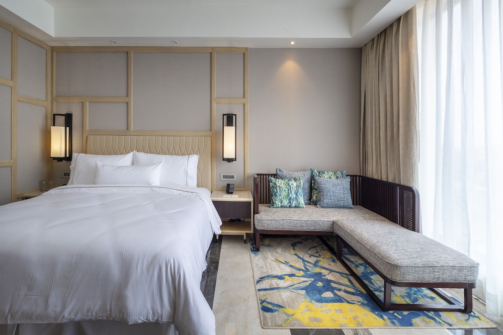 غرفة بسرير كينج بإطلالة على الفناء، The Westin Goa 3/16