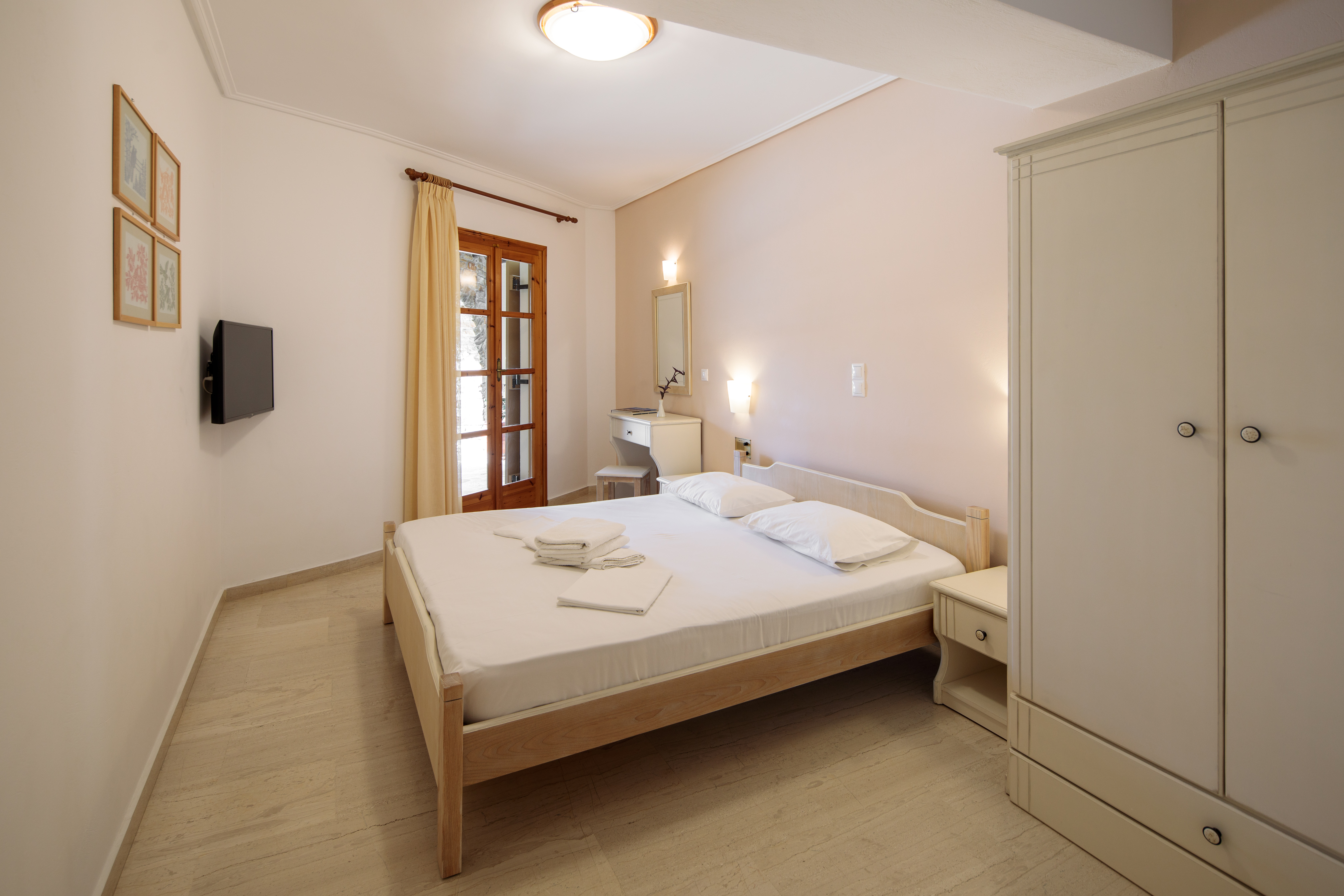 2 Bedrooms, Apartment, Pool View