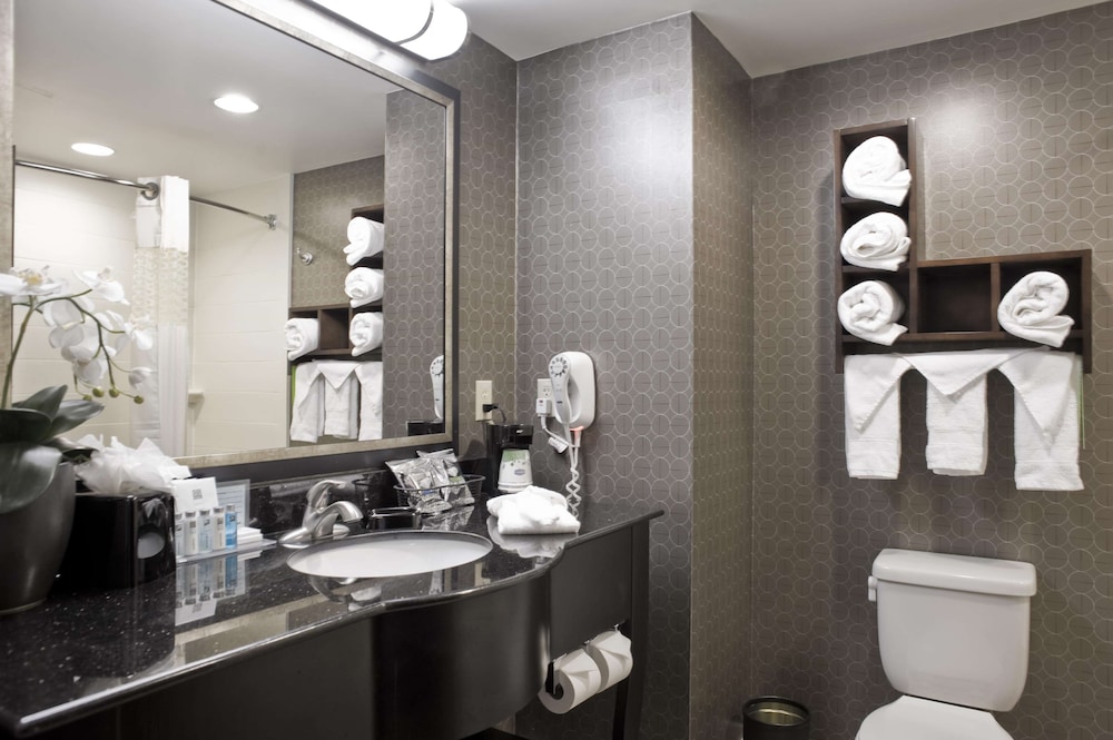 Hampton Inn and Suites Tupelo Barnes Crossing 25/50