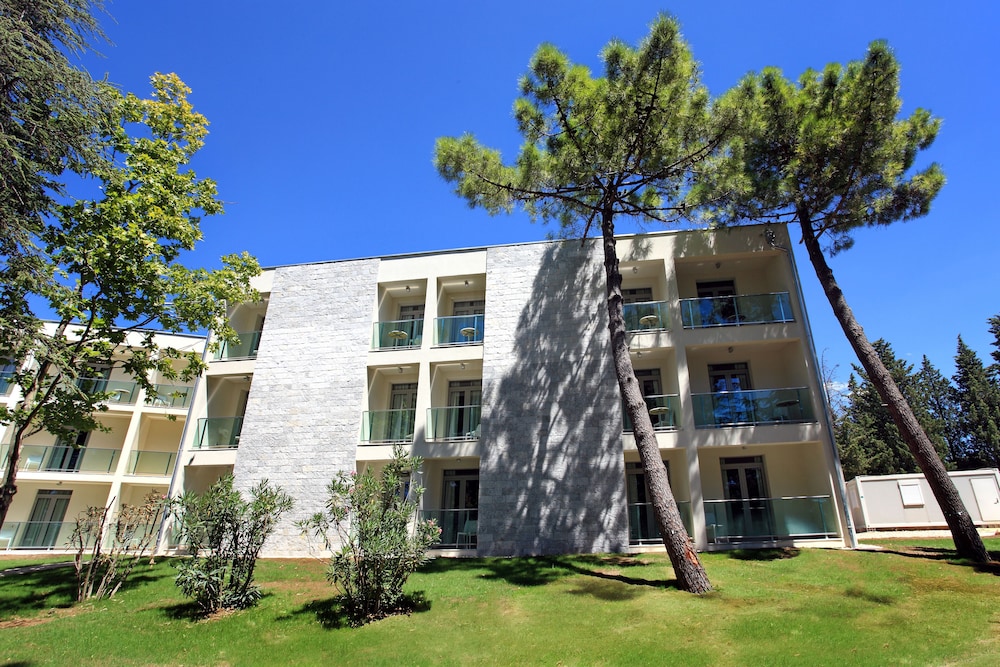 Crvena Luka Family Hotel in BIOGRAD NA MORU