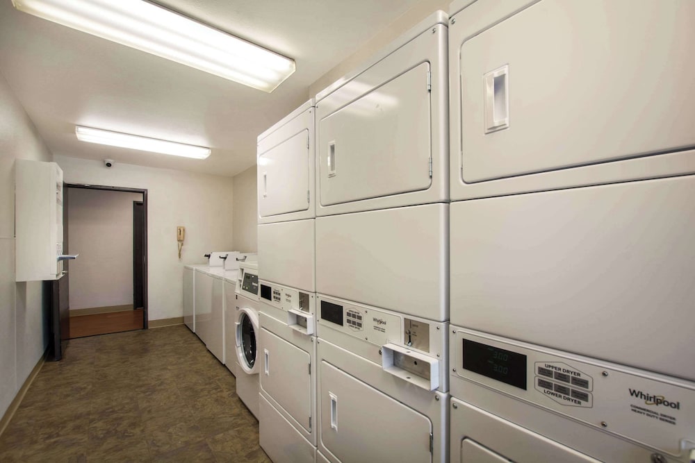 WoodSpring Suites Louisville Southeast 4/34