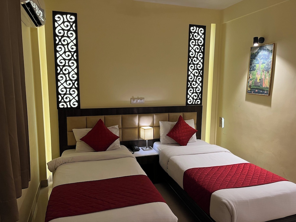 Pooja Palace 24/56