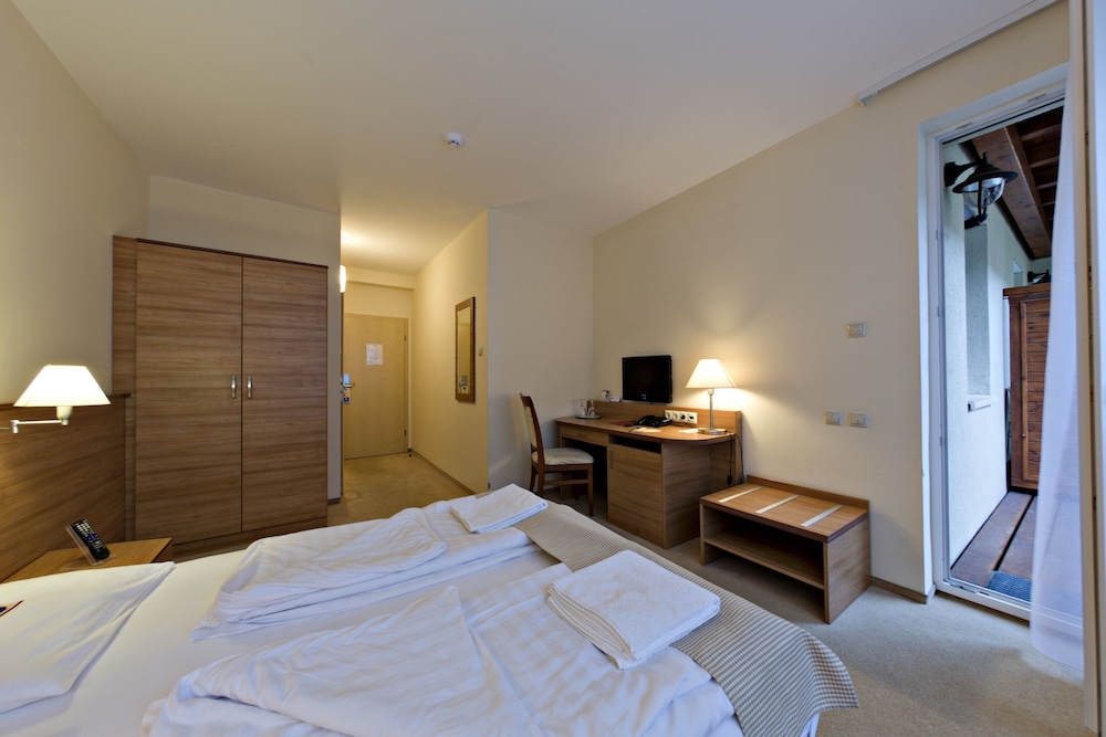 CIVITAS BOUTIQUE HOTEL 31/79