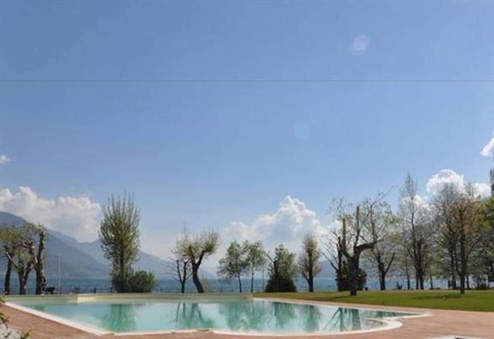 Tullio Hotel 43/47