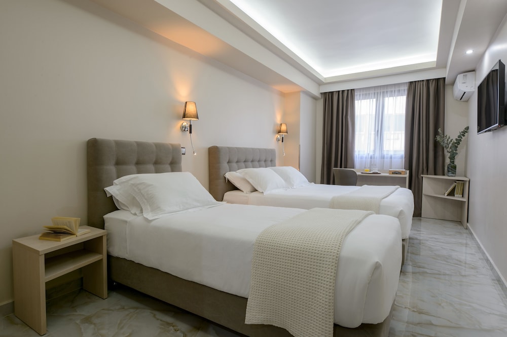 ROOM, TRIPLE