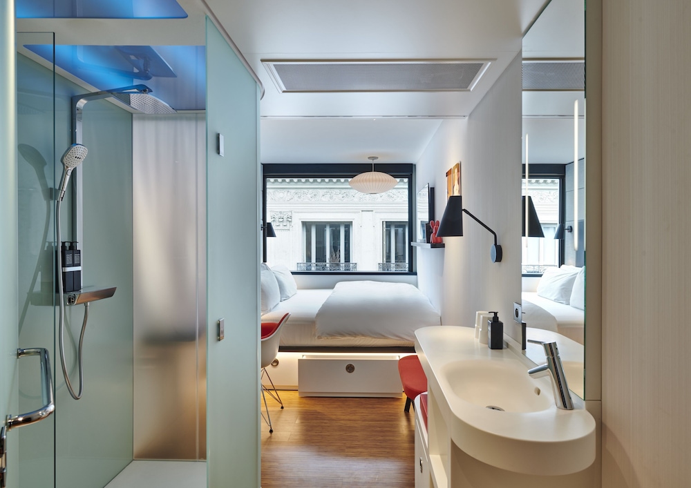 غرفة بسرير كينج، CitizenM Paris Opera 8/10
