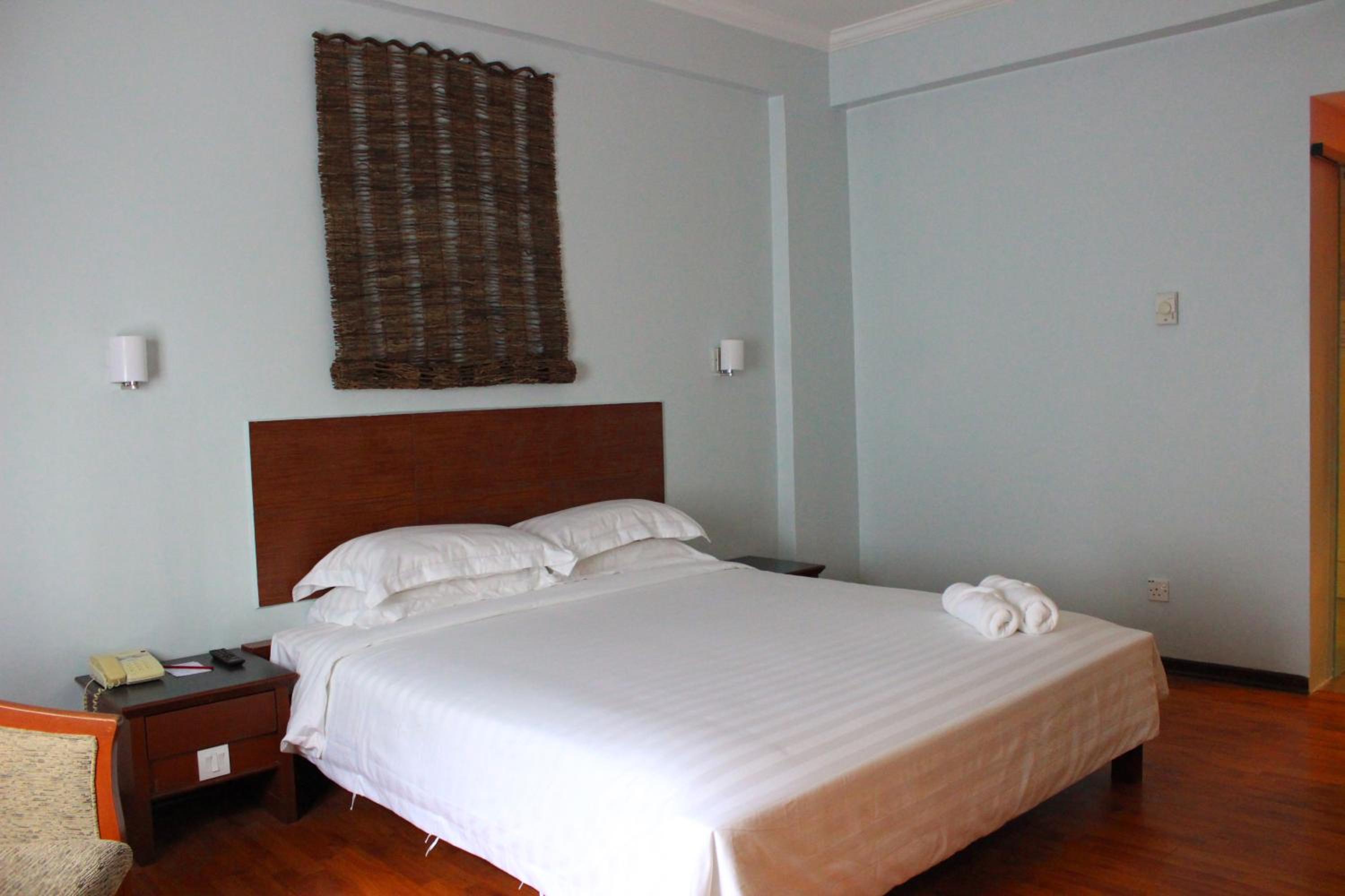 Deluxe, King Bed, Hotel Maluri 6/10