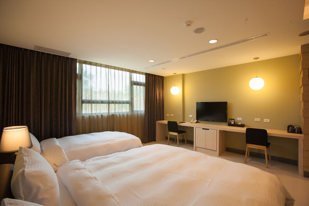 823-Tourist Hotel 21/64