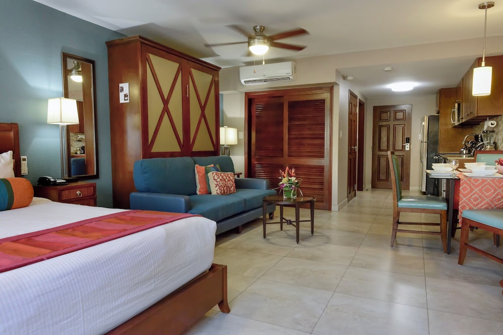 Simpson Bay Resort, Marina & Spa 26/95