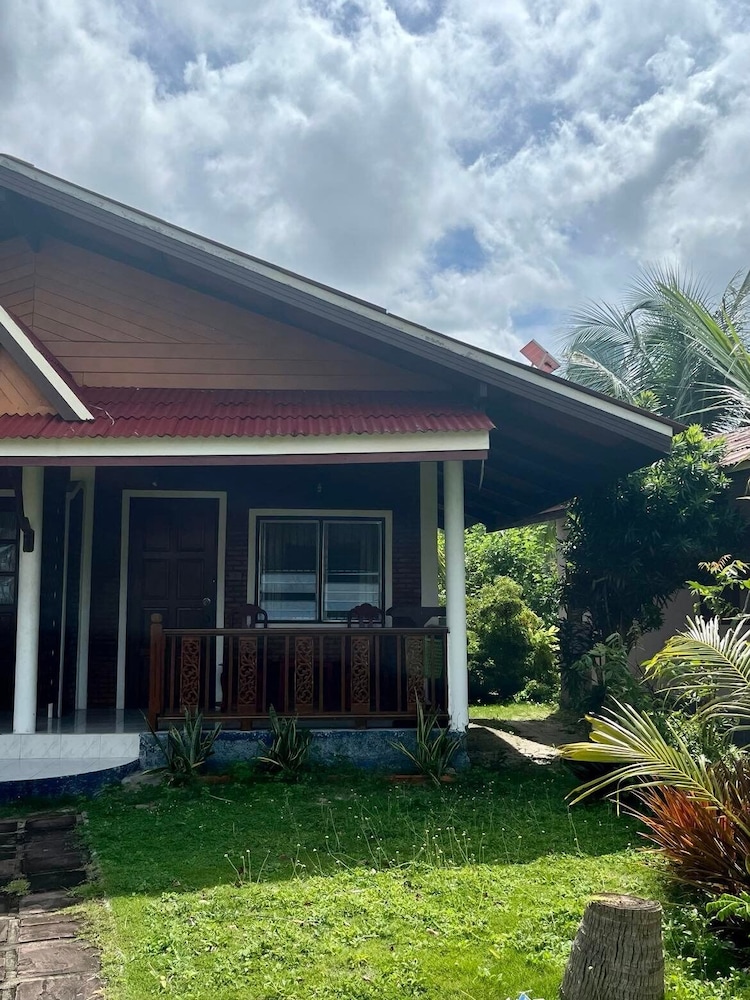 First Villa Beach Resort 4/75