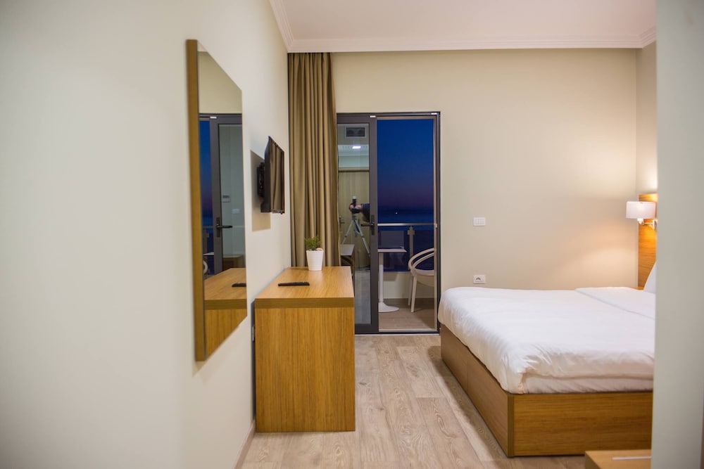 JAROAL HOTEL 25/64