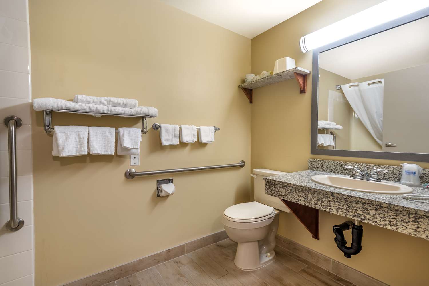 Best Western Strathmore Inn 24/25