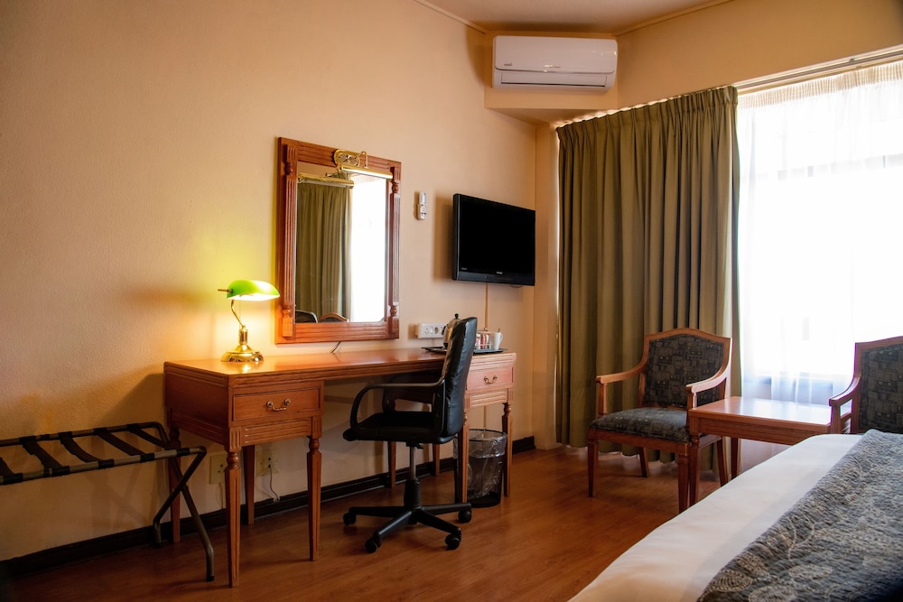 Bon Hotel Bloemfontein Central 53/60