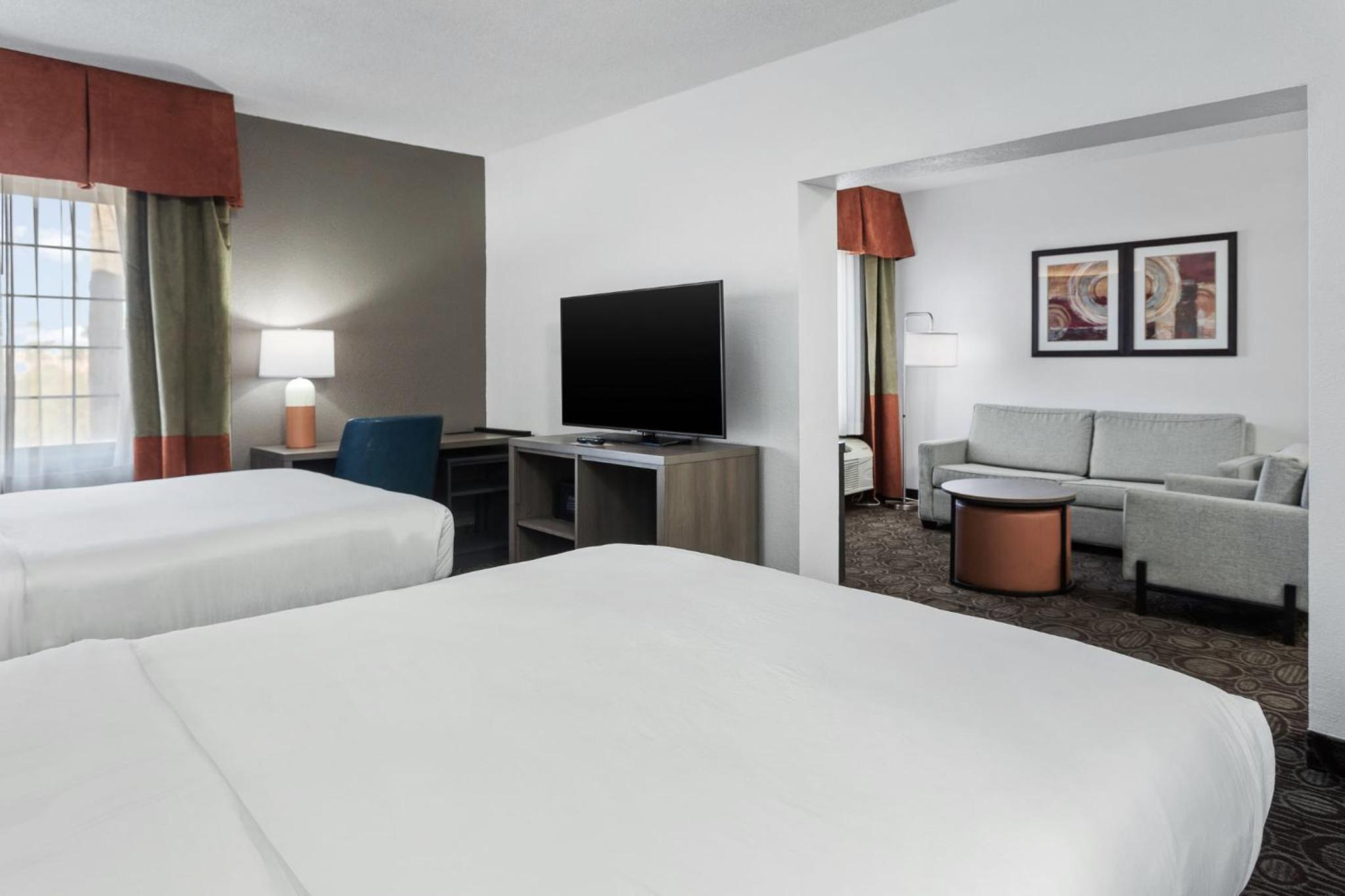 Superior, Suite, Queen Bed, Sofa, Living Area