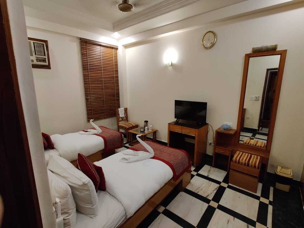 Hotel Singh International 22/35