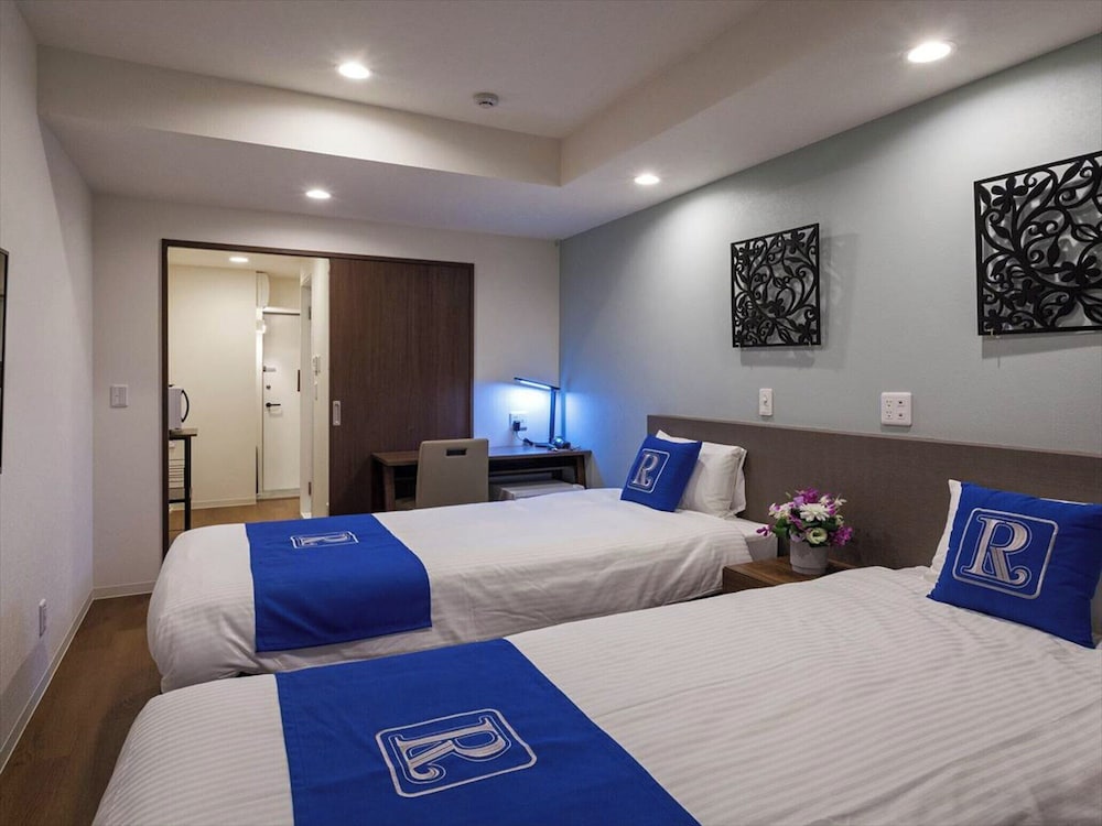 Light, Premier, Twin Beds