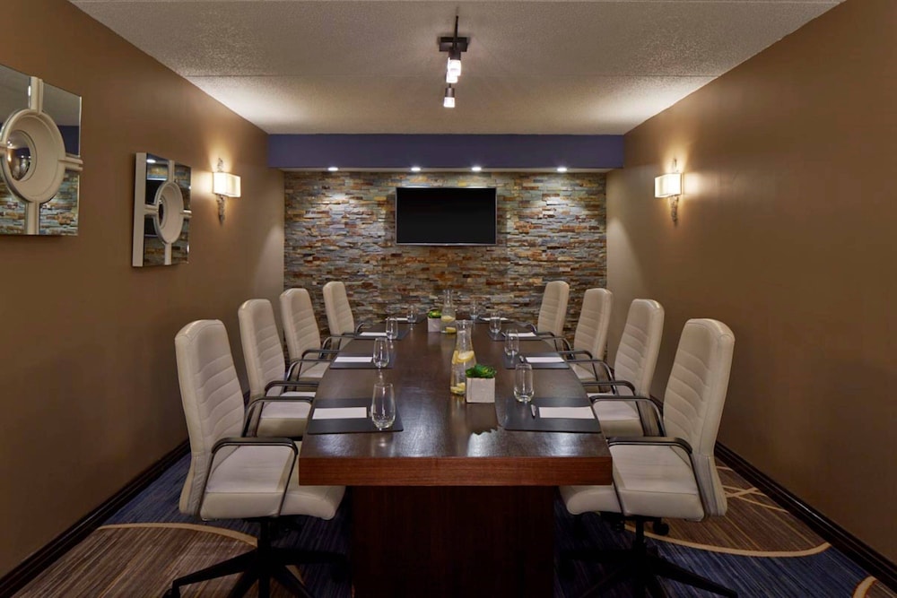 Delta Hotels by Marriott Philadelphia Airport 47/48