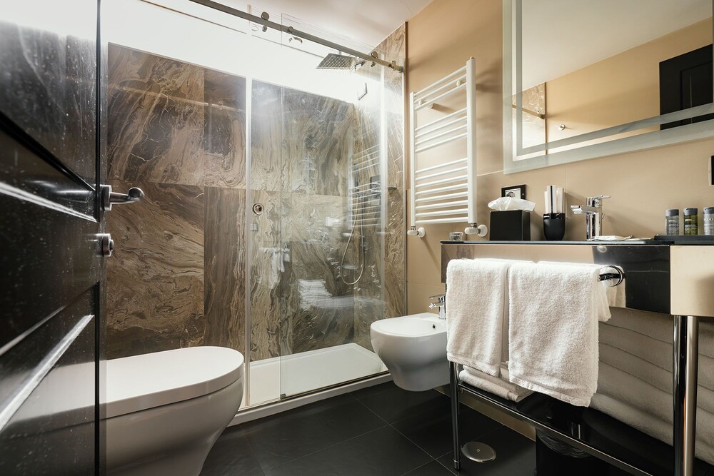 شقة فاخرة بسريرين كوين مع أريكة، Unica Suite Rome 4/4