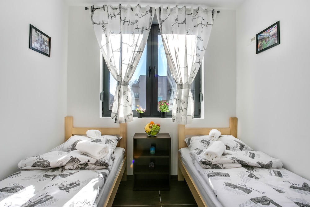 HOSTEL MOVING 12/19