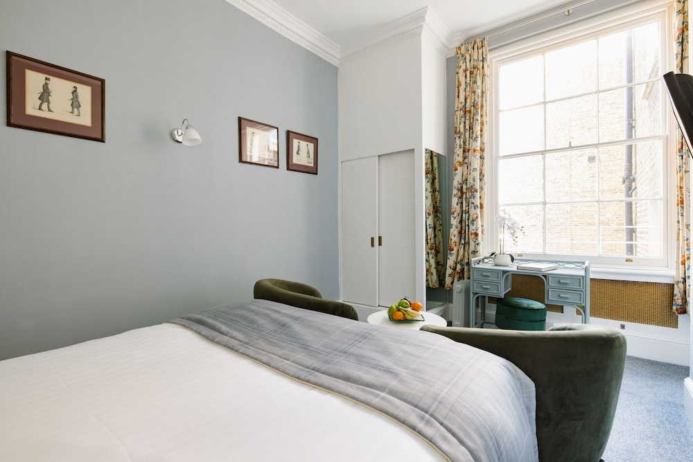 3 BEDROOMS, SUITE