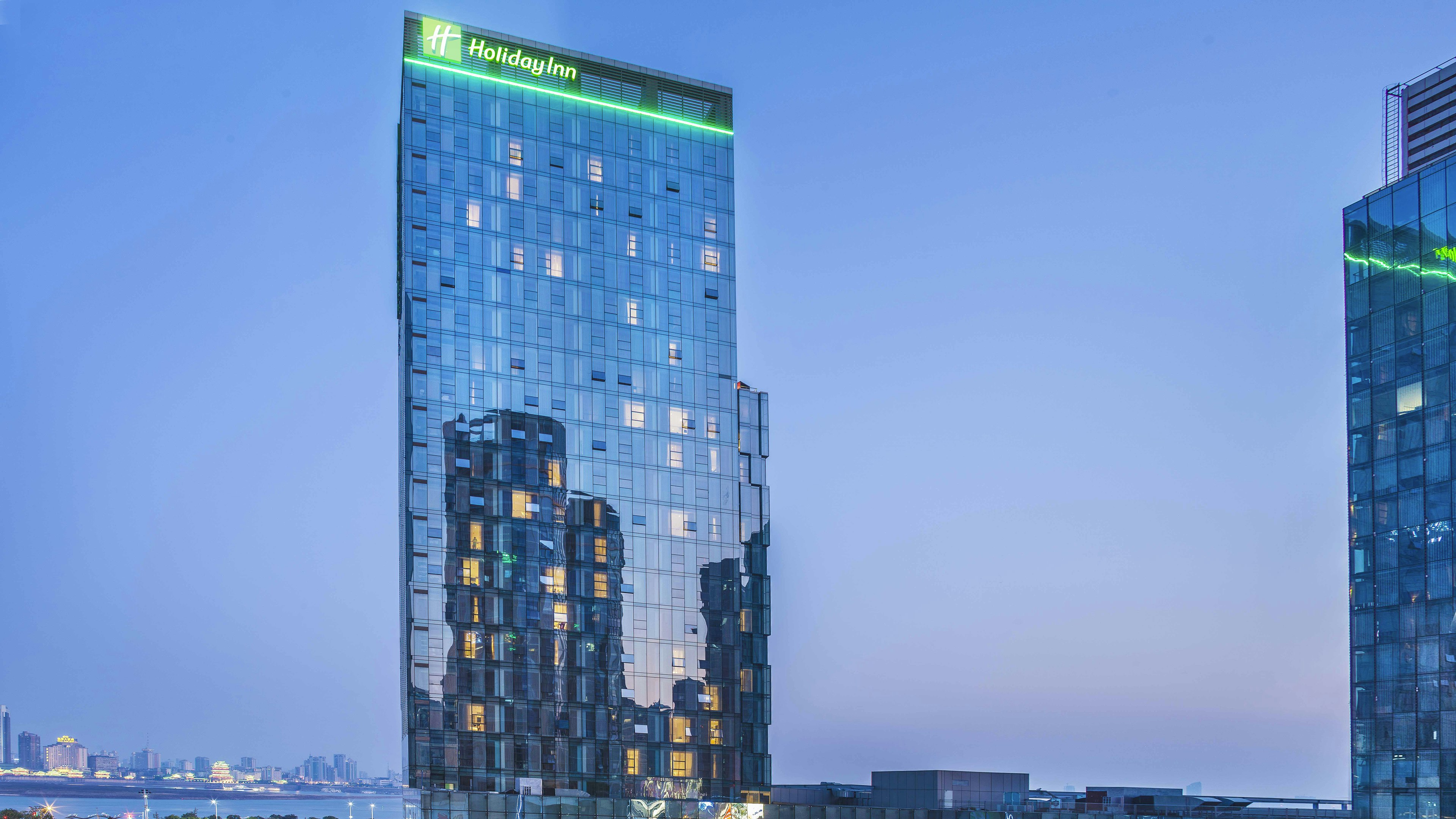Holiday Inn Nanchang Riverside 2/50
