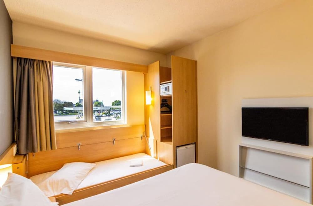Ibis Porto Alegre Assis Brasil 50/74