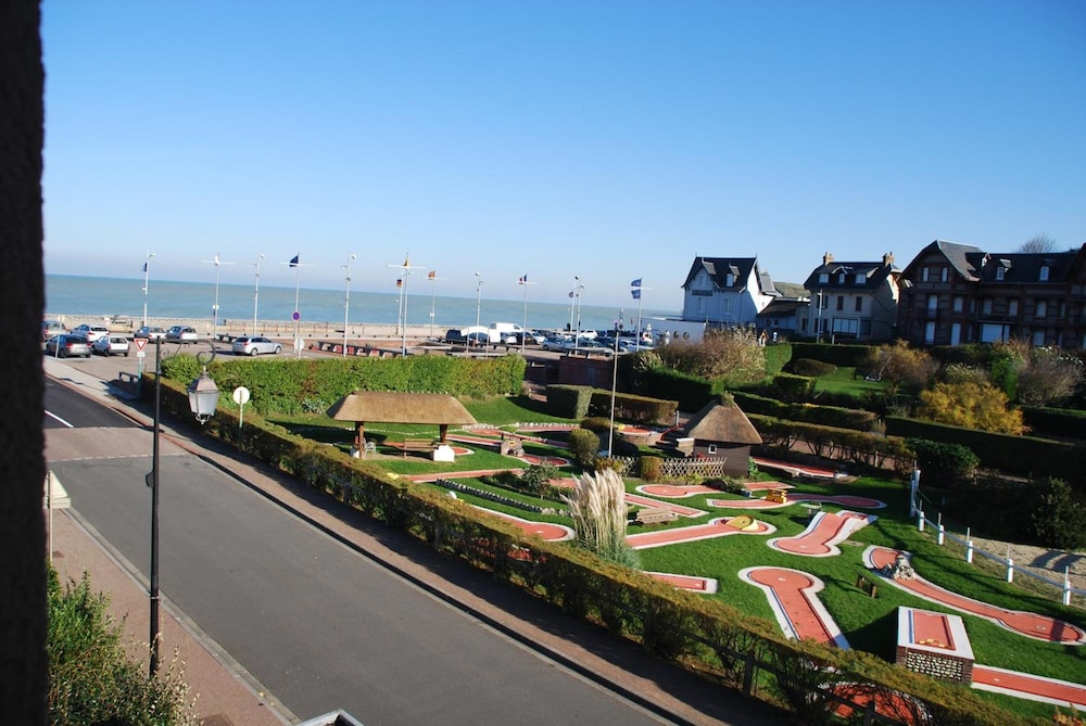 Hotel Des Bains 23/28