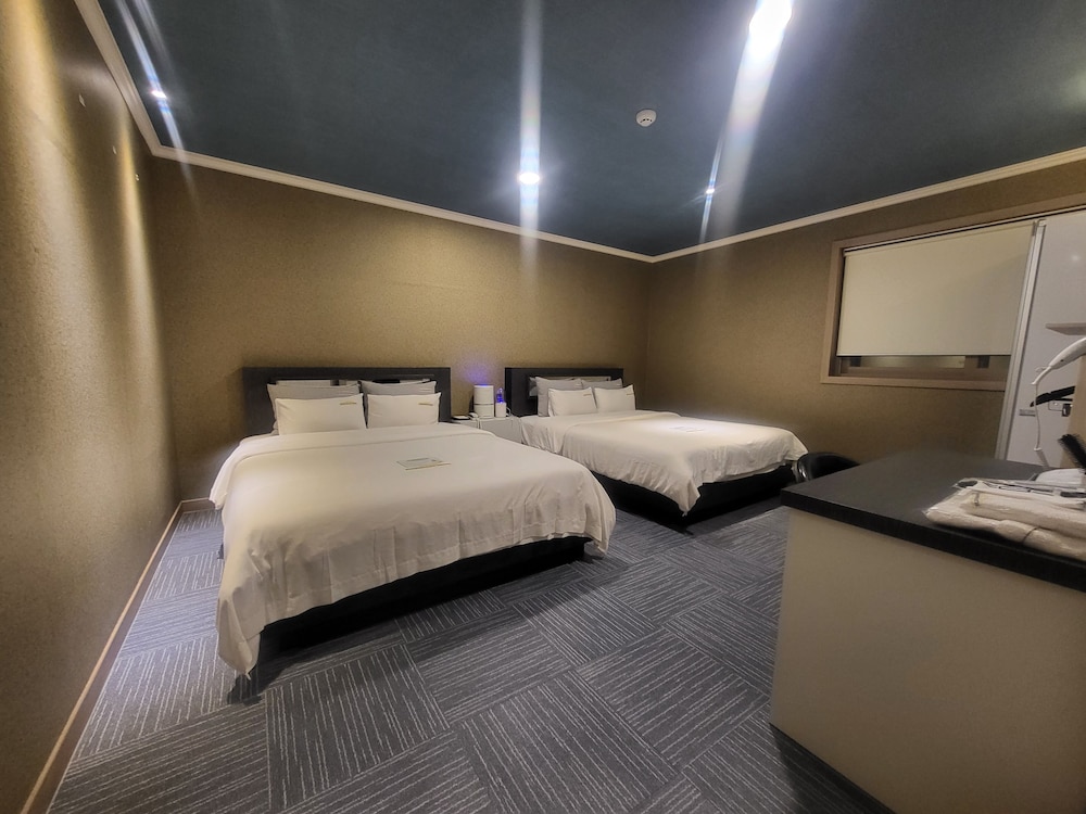 Suite, 2 King Beds, Canyon View, Kitchen