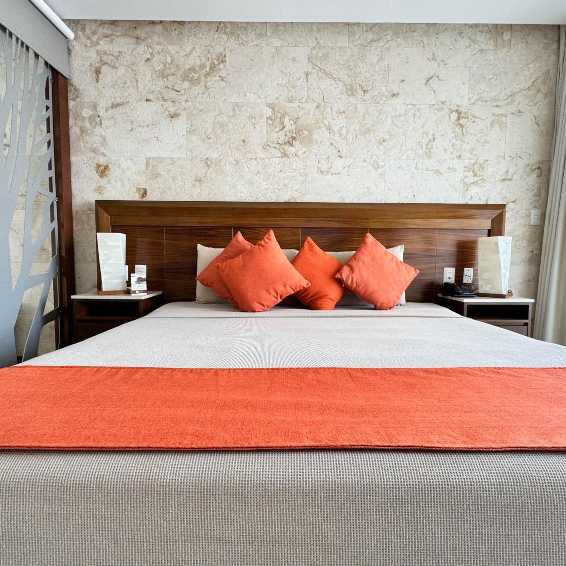 غرفة ديلوكس بسرير كينج بشرفة، Grand Fifty Suites 7/10