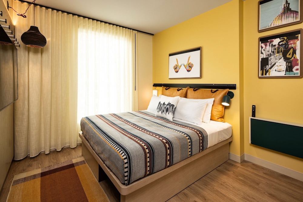 Room, King Bed