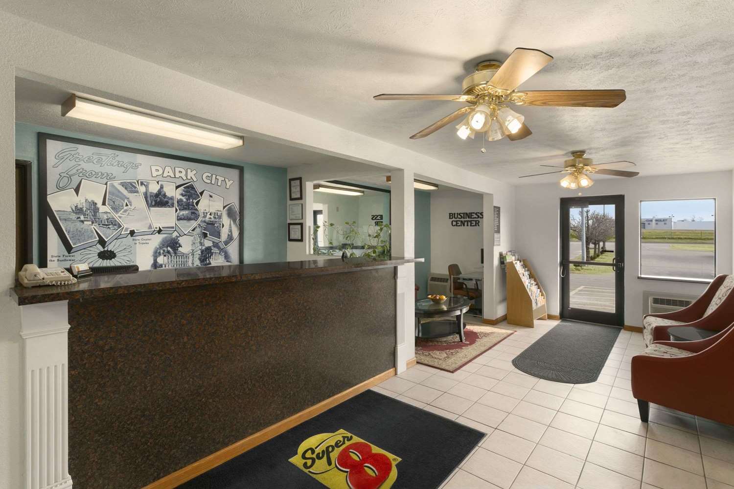 Super 8 by Wyndham Park City/North Wichita Area 3/10