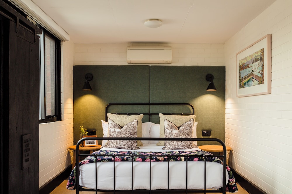 Fireside, Studio, Apartment, Queen Bed
