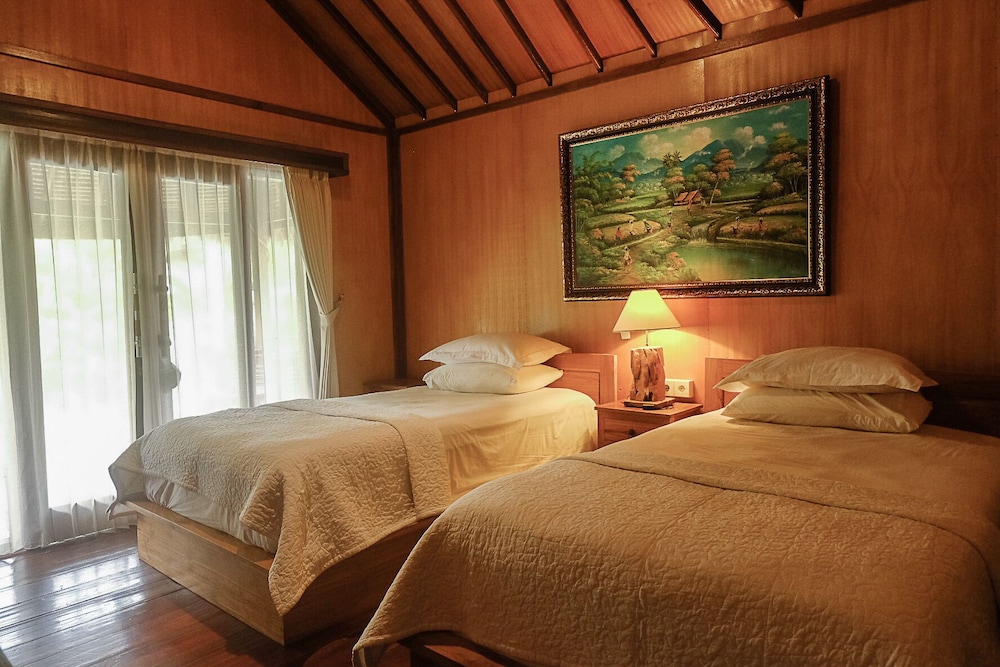 SUPERIOR, BUNGALOW, TWIN BEDS