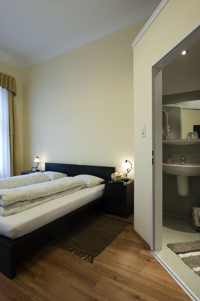 K&T Boardinghouse 14/28