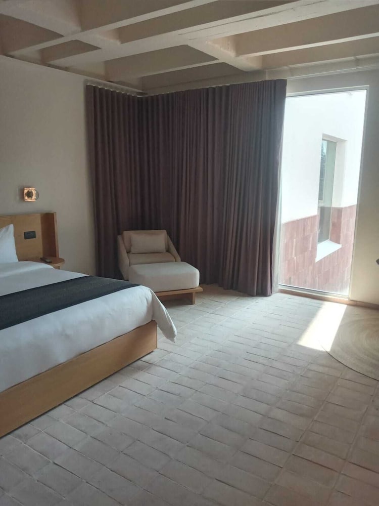 ROOM, KING BED, ACCESSIBLE