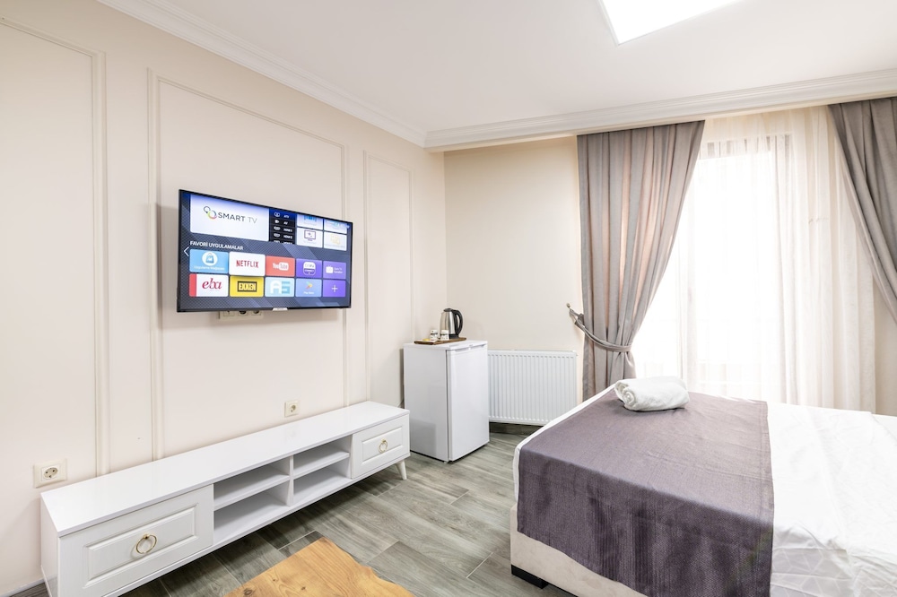 Royal Luxury Hotels & Suites 13/44