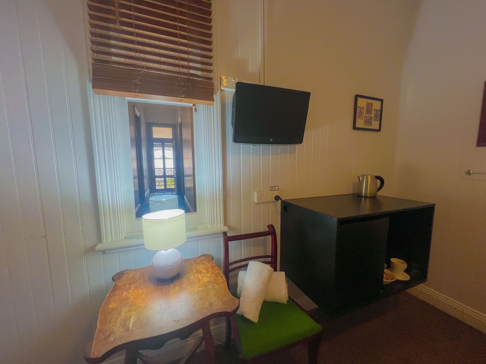 Ulmarra Hotel 24/38