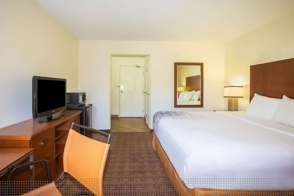 Baymont by Wyndham Columbia, MO 8/23
