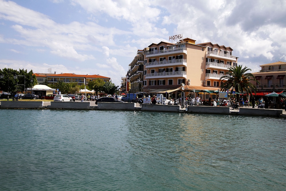 Nirikos Hotel 5/49