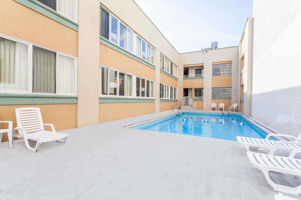 Howard Johnson by Wyndham Atlantic City 40/40