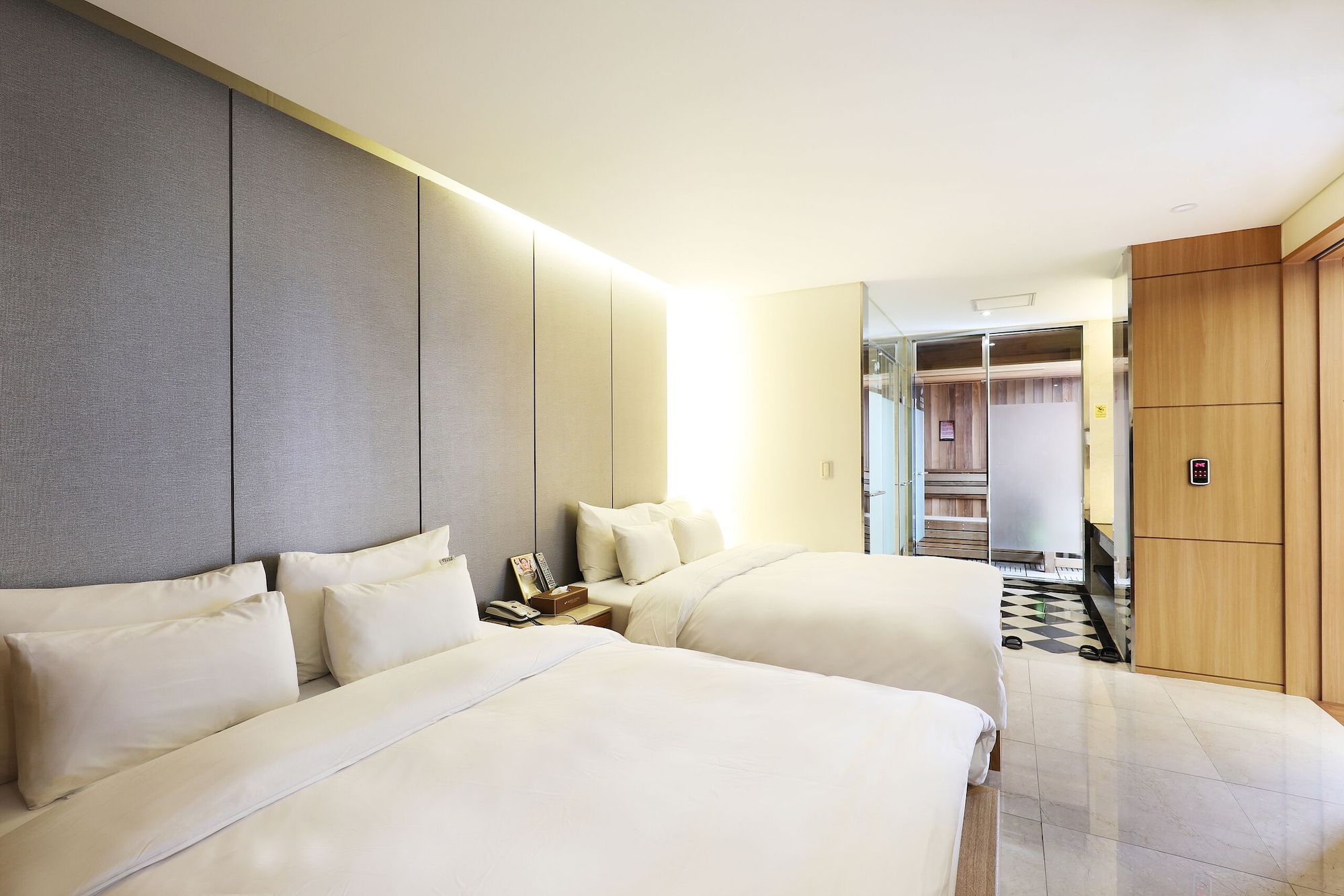 Vip, 1 Double and 1 Single Bed