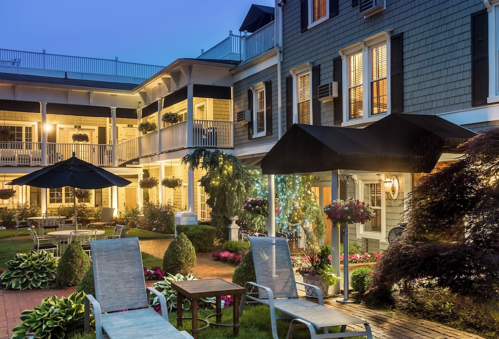 The Chateau Inn and Suites 5/57
