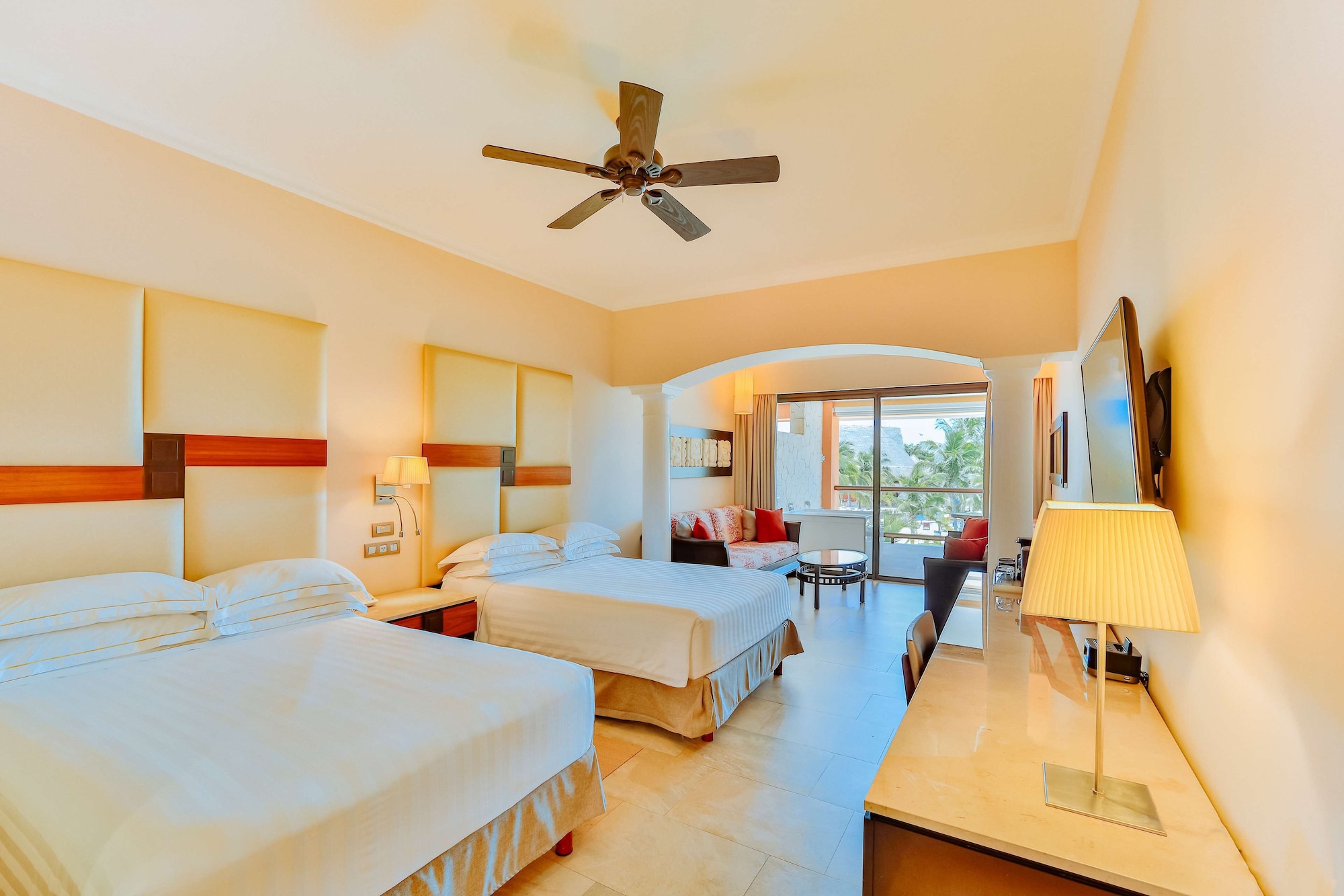 JUNIOR SUITE, OCEAN FRONT, PREMIUM LEVEL