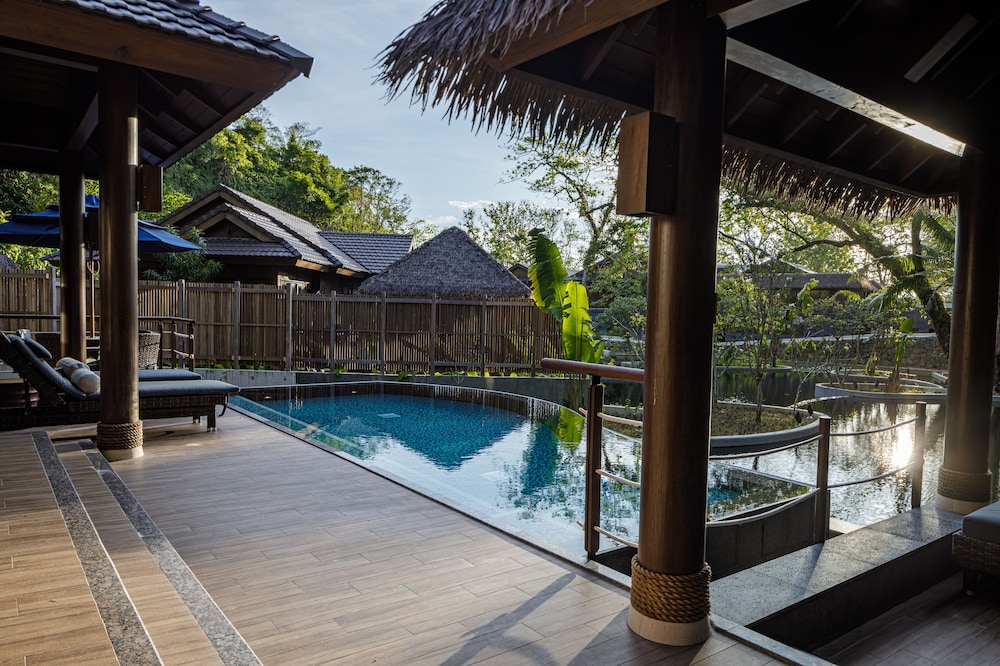 Palau Pacific Resort 4/38