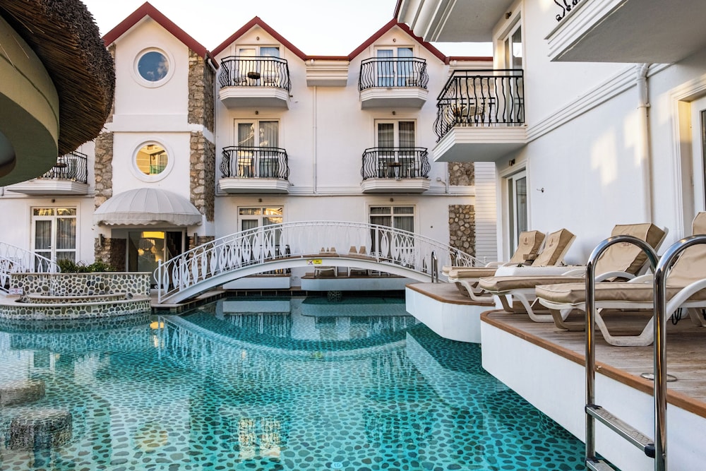 swimming pool spa