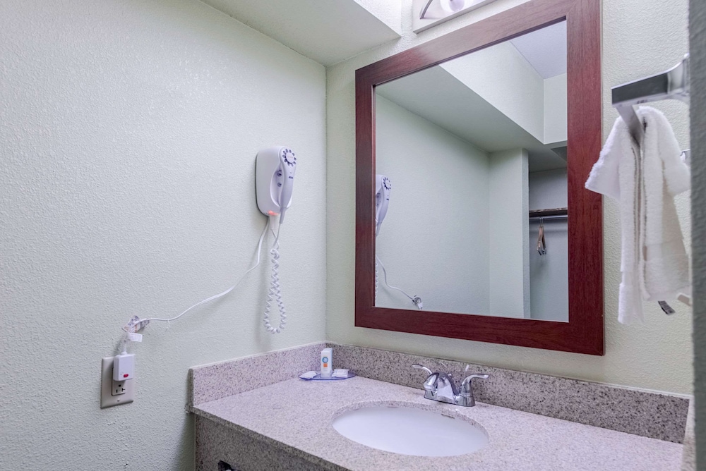 Quality Inn and Suites University Area 12/38