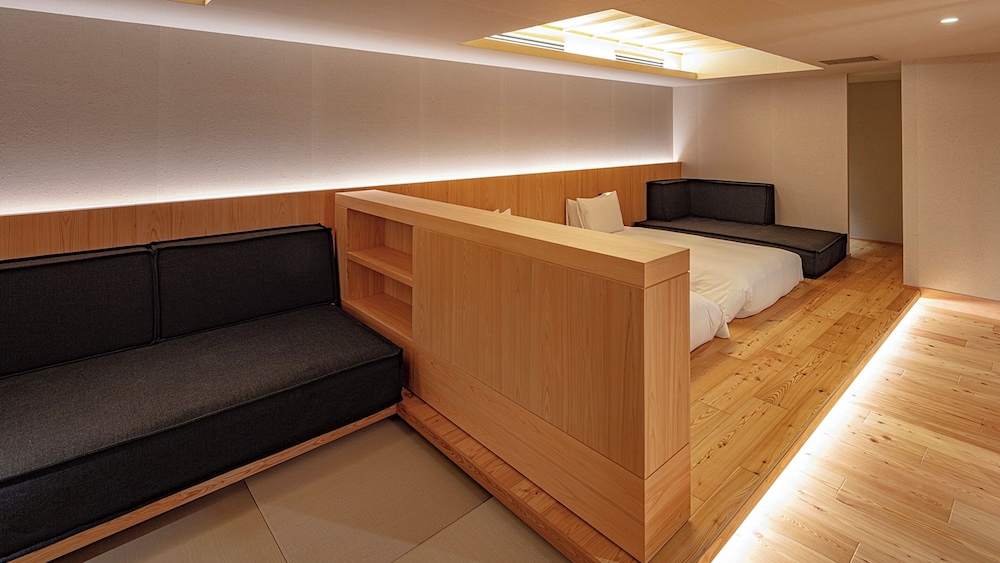 GRAND, TWIN BEDS