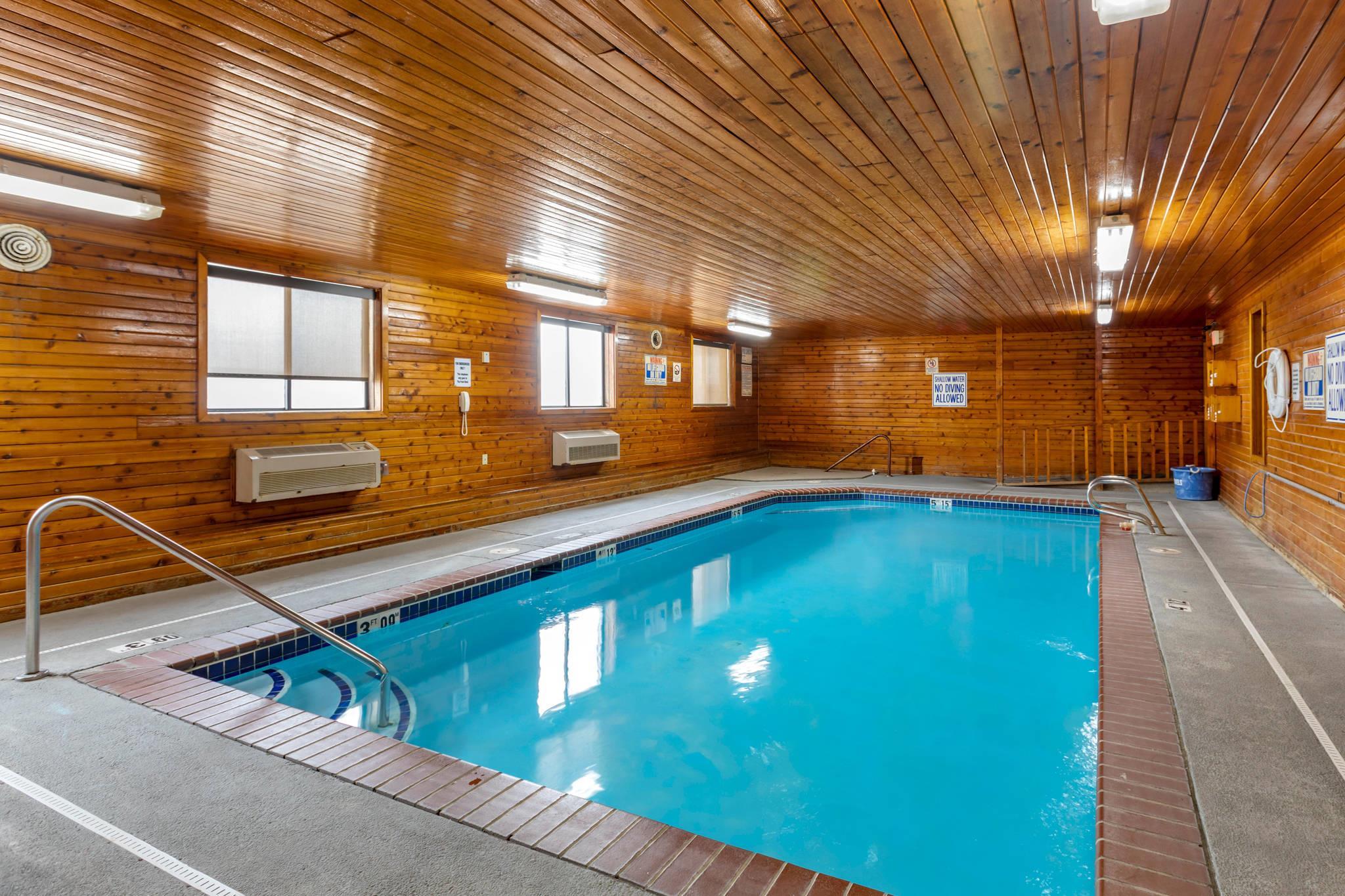 Econo Lodge Longmont East 12/17